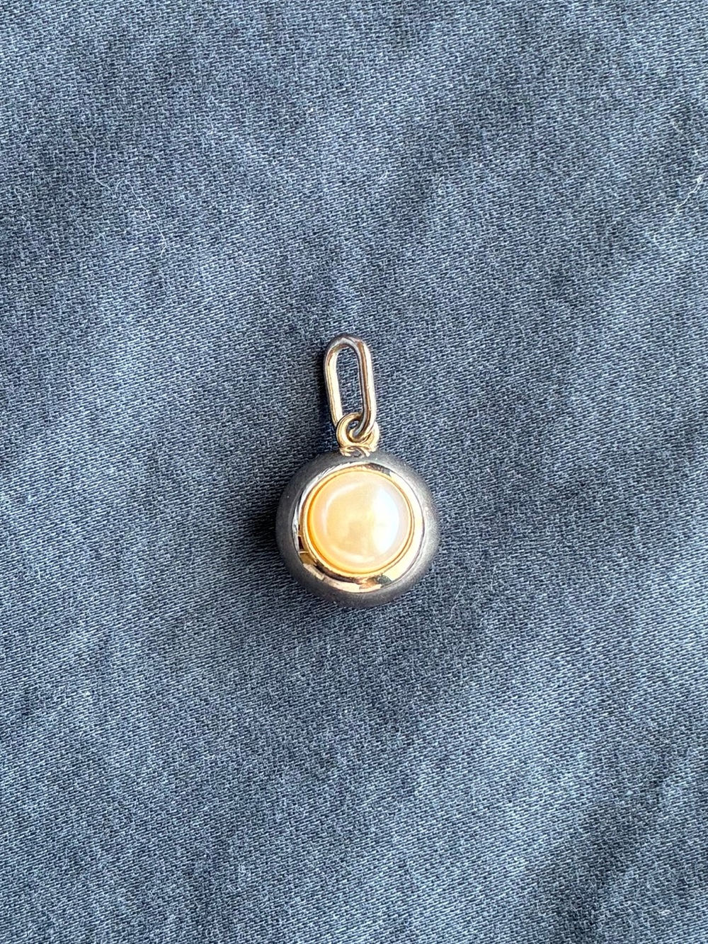 NWOT Mejuri Gumball Pearl Sphere Charm Pendant
